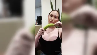 yasminscott onlyfans fucks herself with different sized dicks