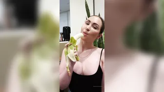 yasminscott onlyfans fucks herself with different sized dicks