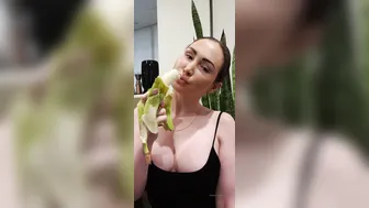 yasminscott onlyfans fucks herself with different sized dicks