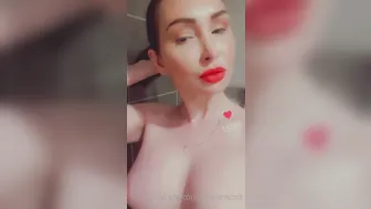 yasminscott onlyfans naughty nipple exposes her body