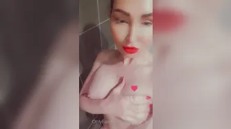 yasminscott onlyfans naughty nipple exposes her body