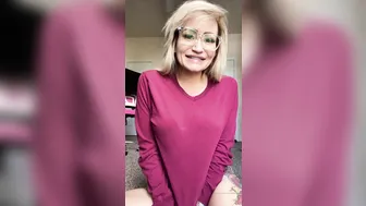 braceybella onlyfans luxurious slut masturbates shaved pussy