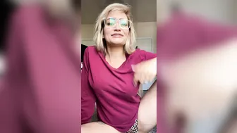 braceybella onlyfans luxurious slut masturbates shaved pussy