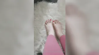 yasminscott onlyfans crazy beauty takes off her red dress