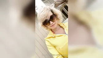 braceybella onlyfans gorgeous bitch bares her breasts