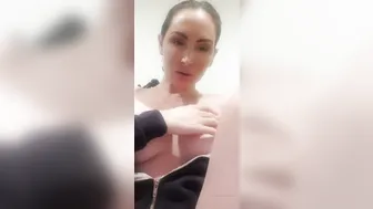 yasminscott onlyfans cute chick posing in lingerie