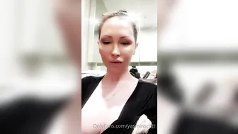 yasminscott onlyfans experienced slut caresses intimate places