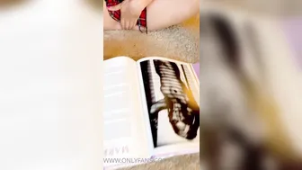 yaela_vonk onlyfans hot lady plants hand in anus
