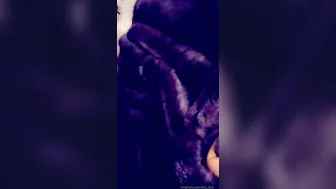 tris_love onlyfans hot prostitute masturbating pussy with her hand
