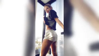 tris_love onlyfans naughty babe handjob pussy relish
