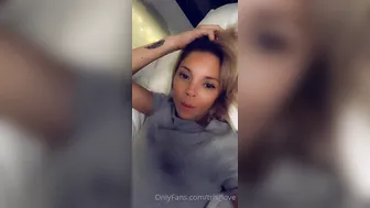 tris_love onlyfans impressive babe fucks anus