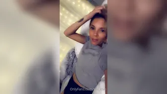 tris_love onlyfans impressive babe fucks anus