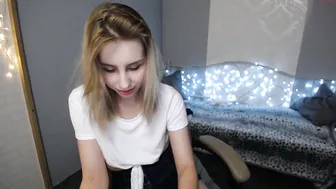 mightymia busty hottie gently jerks her cunt
