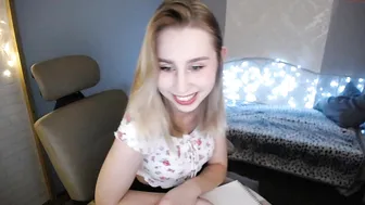 mightymia naughty woman sucks cock