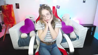 lucky_leslie crazy bitch furiously masturbating cunt
