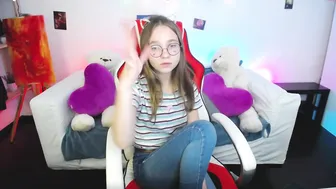 lucky_leslie crazy bitch furiously masturbating cunt