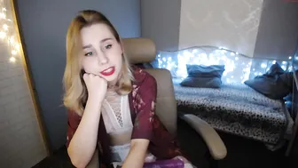 mightymia has both slits