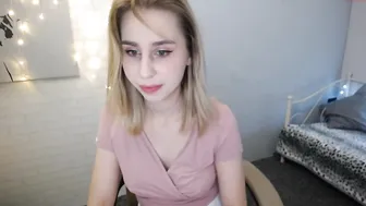 mightymia hot babes jerking pussies