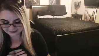 team_dixon black-haired nymph pulls pussy