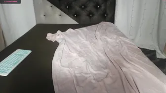 from__sky mature chick pulls pussy