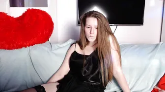 toxl naked babe demonstrates chocolate body
