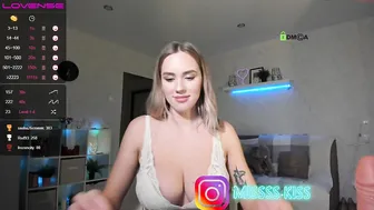 missss_kiss crazy chick masturbates both holes