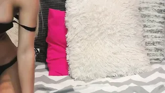 honeylinzy Adorable bitch riding a dildo