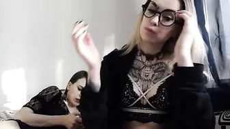 catch_me Bitch with huge booty caresses hairy cunt