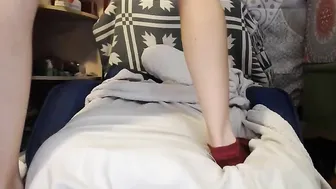 shineapple Incendiary queen jumps on sex toy