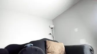 sexylucy69 Attractive kling shows juicy shapes