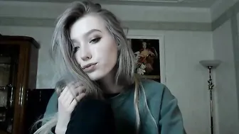 mrs_bonnie Hot babe striptease dances
