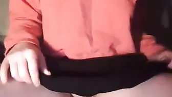 exhibitionistlaura Gorgeous chick fucks cunt with phallus