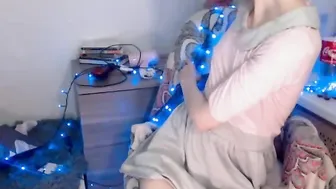 katkittykate Cute bitch jerks off pussy