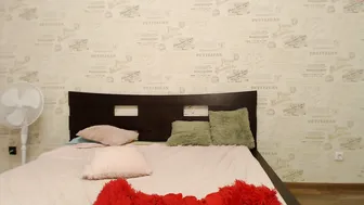 md1818 Naughty babe dancing striptease