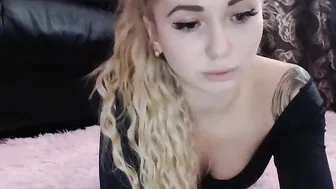 meryfoxxx fucks herself in pink dildo