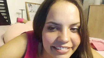 heni18hottie playing with her pussy