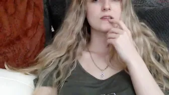 peachezzs gorgeous slut in oil
