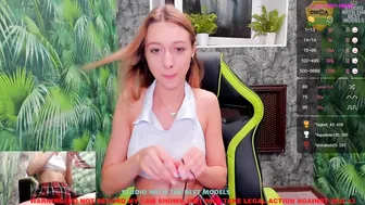 nikki_coy dark chick seduces with big shapes