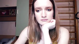 lick_it_up_big_boy hot babe fucks shaved holes