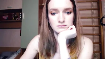 lick_it_up_big_boy hot babe fucks shaved holes