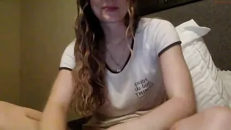 peachezzs wonderful queen indulges in sex toy