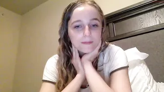 peachezzs wonderful queen indulges in sex toy