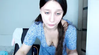 elissbaby beautiful female strips and jerks off