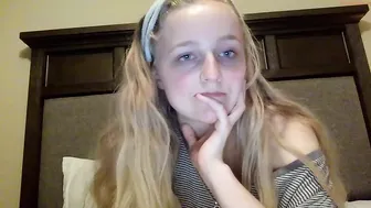 peachezzs cute babe caresses shaved cunt