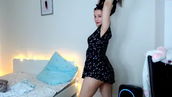elissbaby Dark haired babe