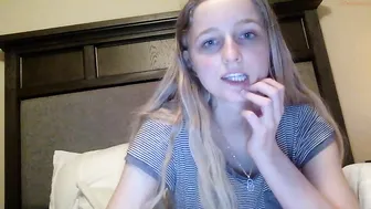 peachezzs tasty  cam girl  fucks her ass furiously