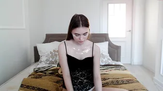 brooklynforyou busty  girl  jerks her pussy and squirts