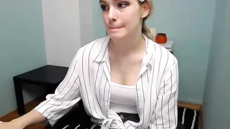 ann_livv cute girl shows the body