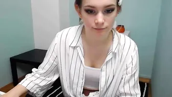 ann_livv cute girl shows the body