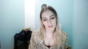 ann_livv beautiful woman in black clearly jerks off her vagina